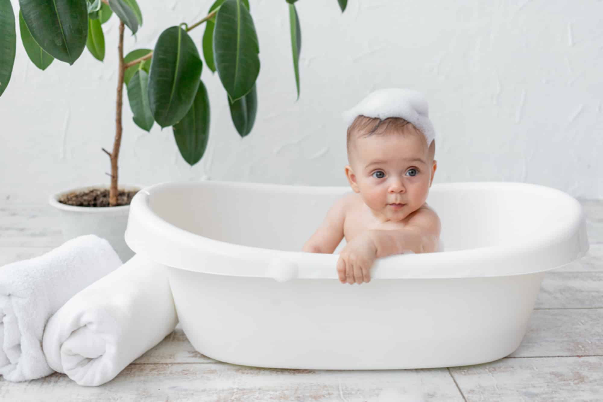 Inpakken Maxim Zich voorstellen Baby in bad doen voor slapen | Slaaptipsvoorbabys